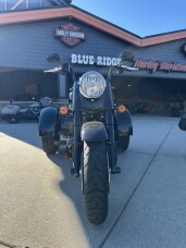 2025 Harley-Davidson® Freewheeler® Vivid Black thumb 3
