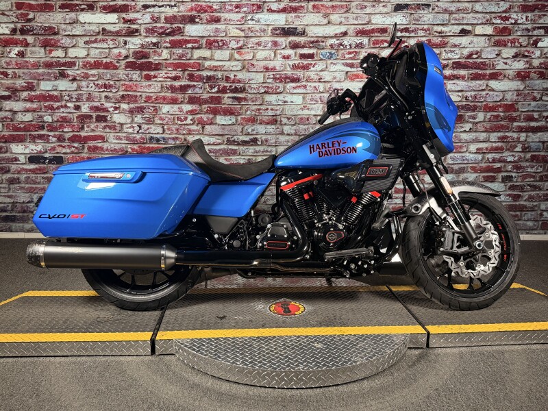 Harley-Davidson® CVO Street Glide ST 2026 FLHXSTSE ELECTRIC COAST W/ PINSTRIPE