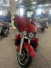 2023 Harley-Davidson® FLHTK Ultra Limited thumb 3
