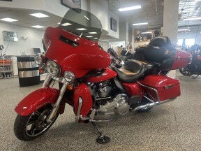 2023 Harley-Davidson® FLHTK Ultra Limited thumb 2