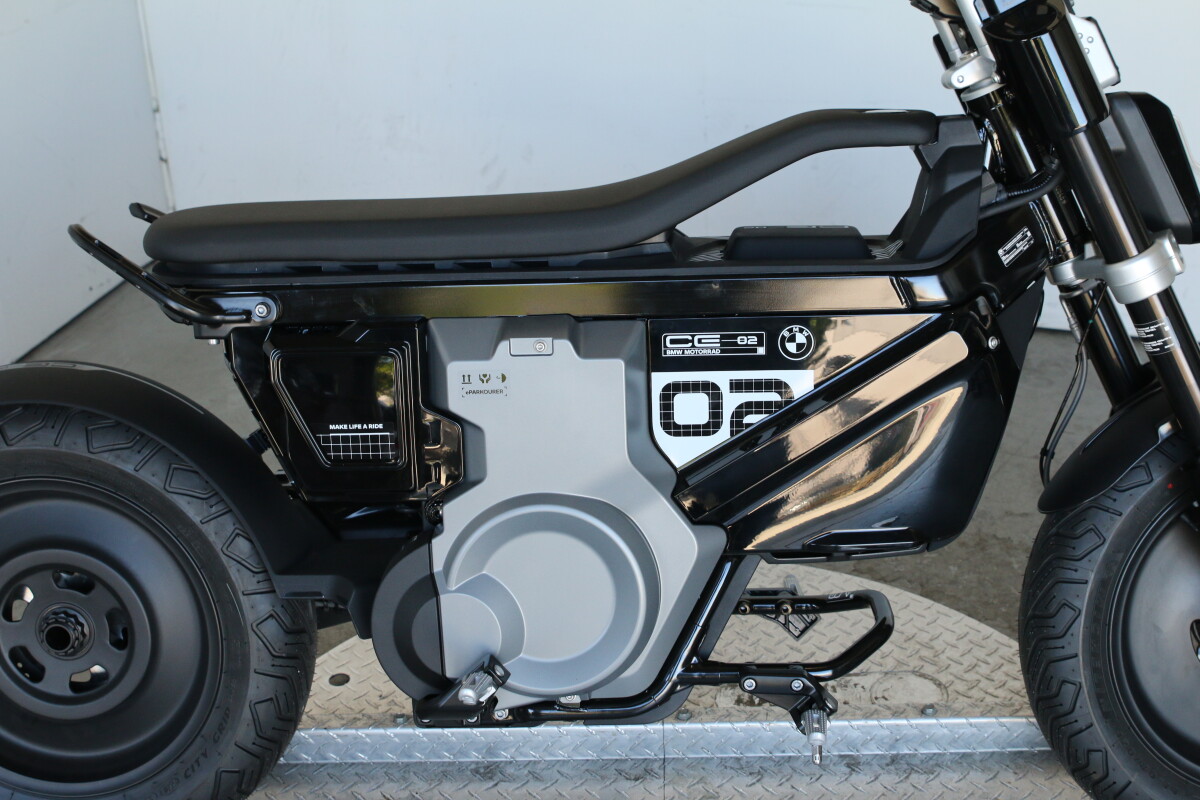 2025 BMW CE 02, photo 13
