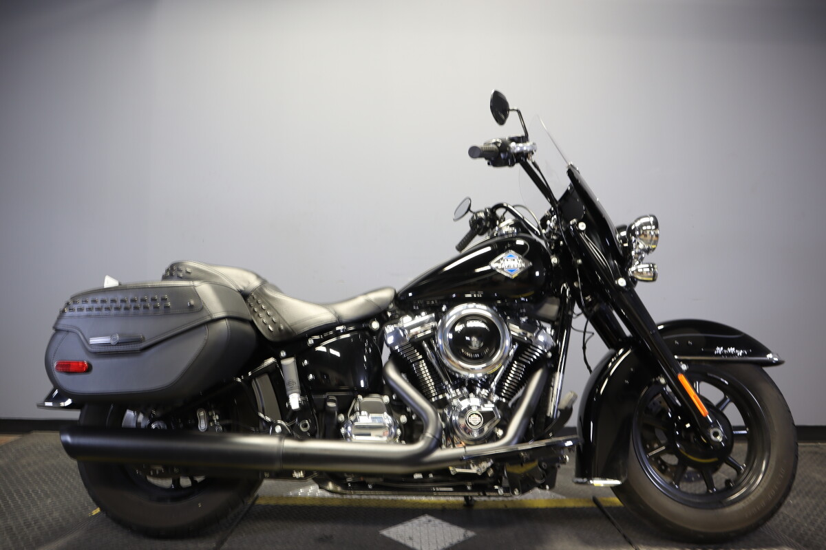 2025 Harley-Davidson® Heritage Classic FLHC | Summit Harley Davidson®