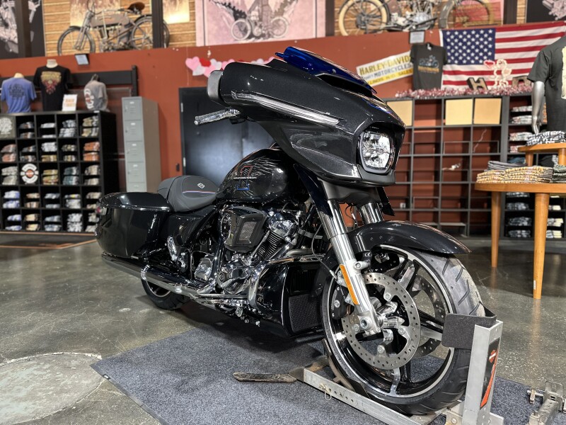 Harley-Davidson® Street Glide® 2026 FLHX MIDNIGHT EMBER