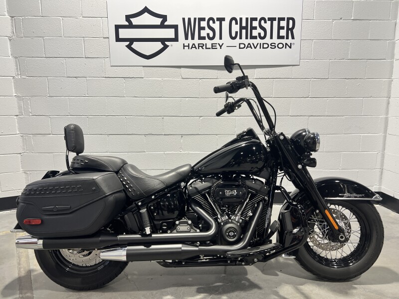 2024 Harley-Davidson® Heritage Classic Vivid Black FLHCS