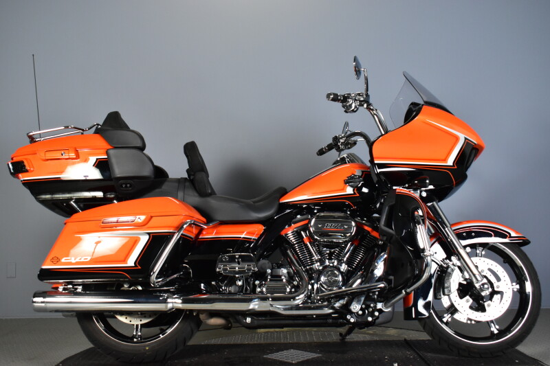 2022 Harley-Davidson® CVO™ Road Glide® Limited FLTRKSE