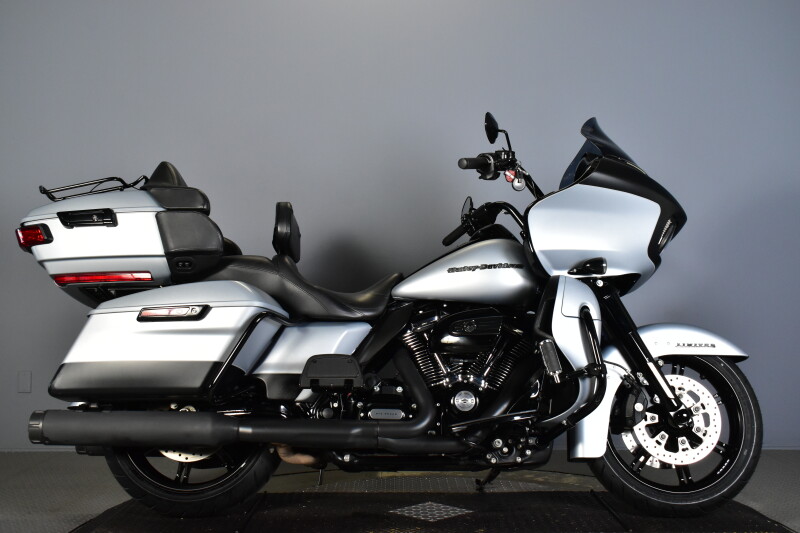 2020 Harley-Davidson® Road Glide® Limited – Black Option FLTRK