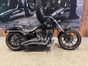MY15 Harley-Davidson® Breakout® FXSB VIVID BLACK thumb 3