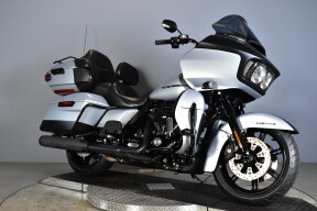 2020 Harley-Davidson® Road Glide® Limited – Black Option FLTRK thumb 2