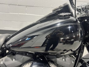 2024 Harley-Davidson® Heritage Classic Vivid Black FLHCS thumb 3