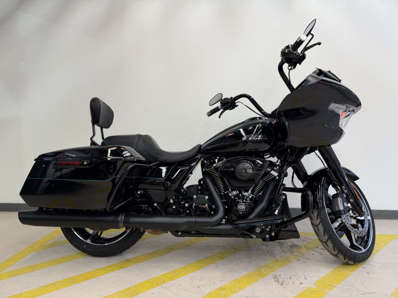 2024 Harley-Davidson® Road Glide® - Vivid Black (Black Finish) 