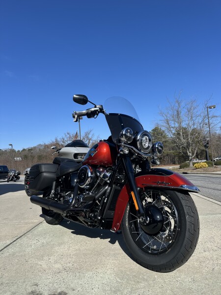 2025 Harley-Davidson® Heritage Classic Whiskey Fire / Vivid Black w/Laced Wheels