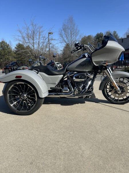 2025 Harley-Davidson® Road Glide® 3 Billiard Gray