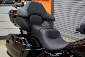 2026 Harley-Davidson® Street Glide® Vivid Black Black Trim thumb 0