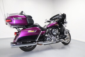2016 Harley-Davidson® Ultra Limited Low Custom Colour Purple Fire/Blackberry Smoke thumb 3