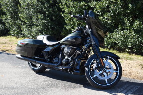 2026 Harley-Davidson® Street Glide® FLHX thumb 3