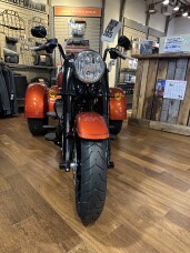 2025 Harley-Davidson® Freewheeler® Whiskey Fire thumb 2