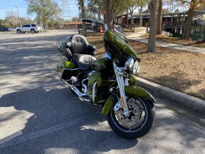 2017 Harley-Davidson® CVO™ Limited thumb 3