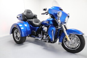 2024 Harley-Davidson® Tri Glide™ Ultra Blue Burst thumb 2