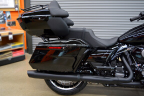 2026 Harley-Davidson® Street Glide® Vivid Black Black Trim thumb 1