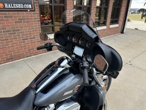 2022 Harley-Davidson Tri Glide Ultra Trike FLHTCUTG thumb 0