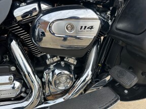 2022 Harley-Davidson Tri Glide Ultra Trike FLHTCUTG thumb 2