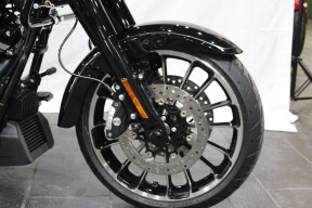 FLTRT 2025 Road Glide® 3 thumb 1