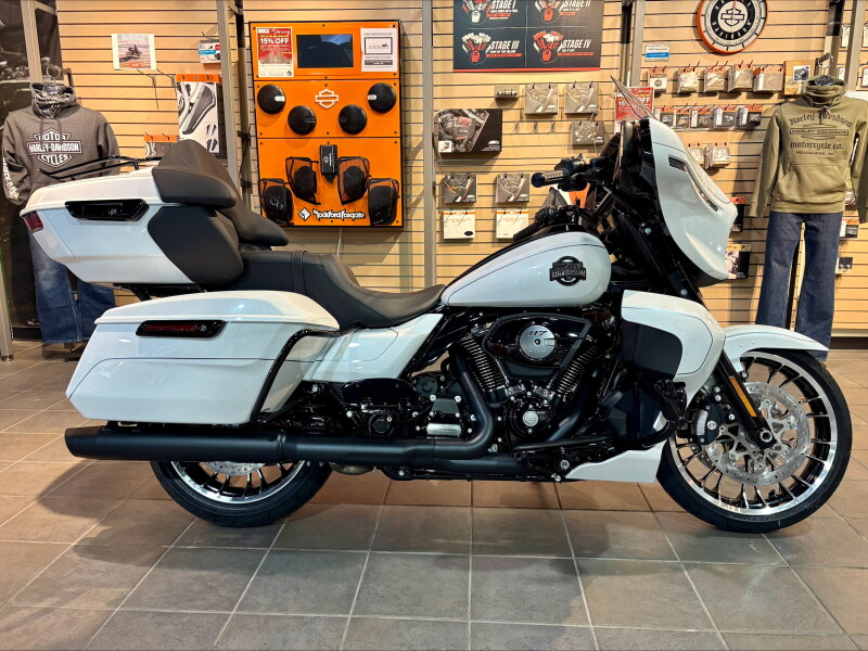 2026 Harley-Davidson® Street Glide Limited White Onyx Pearl Black Trim
