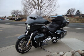 2026 Harley-Davidson® Street Glide Limited Iron Horse Metallic Chrome Trim thumb 2