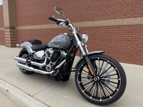 2026 Harley-Davidson® Breakout® Dark Billiard Gray Chrome Trim thumb 2