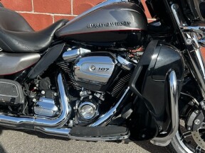2017 Harley-Davidson® Ultra Limited FLHTK thumb 3