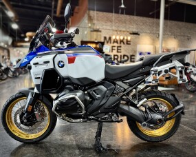 2026 BMW Motorrad R 1300 GS Adventure Racing Blue Metallic thumb 2