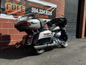 2017 Harley-Davidson® Ultra Limited FLHTK thumb 2