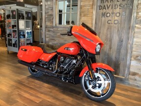 Harley-Davidson® Street Glide® 2026 FLHX T8-26 Blood Orange Black Trim thumb 3