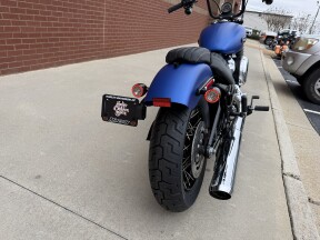 2026 Harley-Davidson® Street Bob® Aurora Blue Denim Chrome Cast Wheels thumb 0