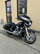 2026 Harley-Davidson® Street Glide® LIBERTY EDITION thumb 2