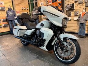 2026 Harley-Davidson® Street Glide Limited White Onyx Pearl Black Trim thumb 2