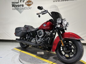 2026 Harley-Davidson® Heritage Classic Brilliant Red w/Cast Wheels thumb 2