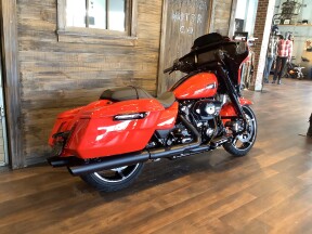 Harley-Davidson® Street Glide® 2026 FLHX T8-26 Blood Orange Black Trim thumb 2