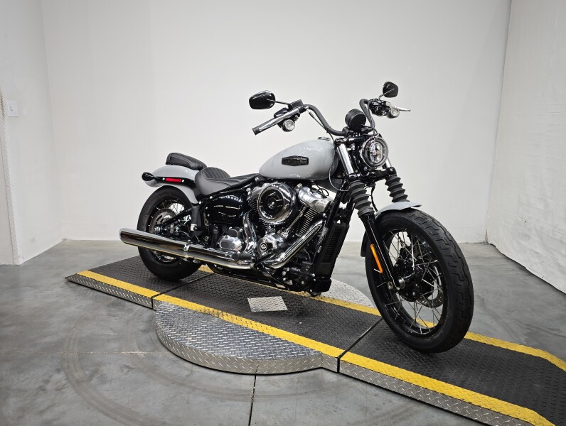 FXBB 2025 Street Bob™