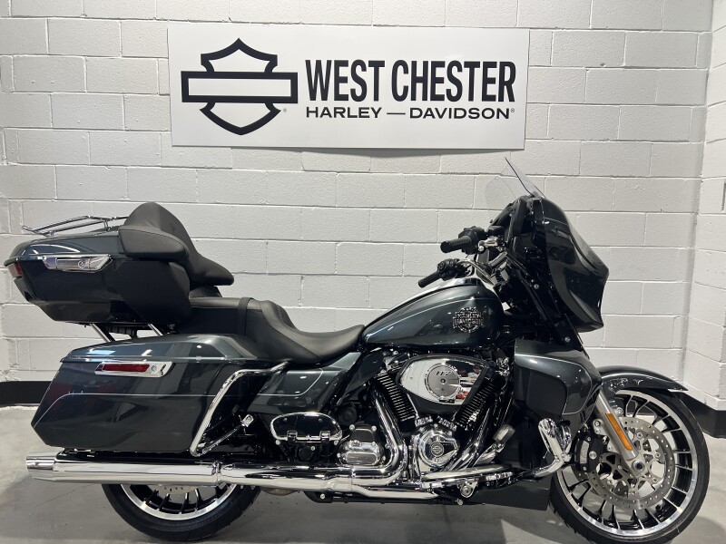 2026 Harley-Davidson® Street Glide Limited Iron Horse Metallic Chrome Trim FLHXL