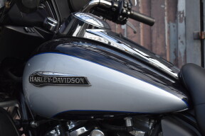 2019 Harley-Davidson® Tri Glide® Ultra FLHTCUTG thumb 2