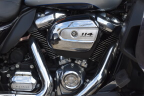 2019 Harley-Davidson® Tri Glide® Ultra FLHTCUTG thumb 2