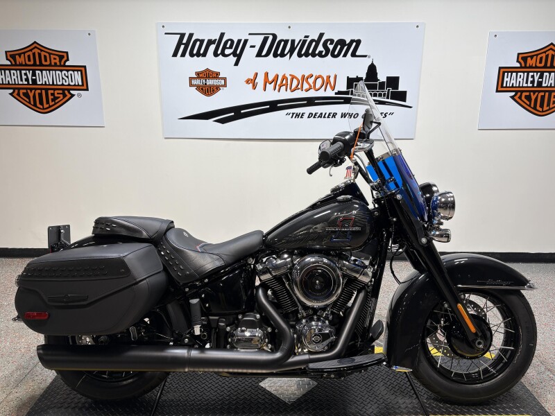 2026 FLHC Harley-Davidson® Heritage Classic Midnight Ember w/Laced Wheels