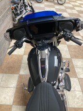 2026 Harley-Davidson® Street Glide® Midnight Ember Chrome Trim thumb 2
