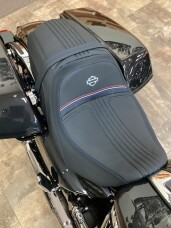 2026 Harley-Davidson® Street Glide® Midnight Ember Chrome Trim thumb 0