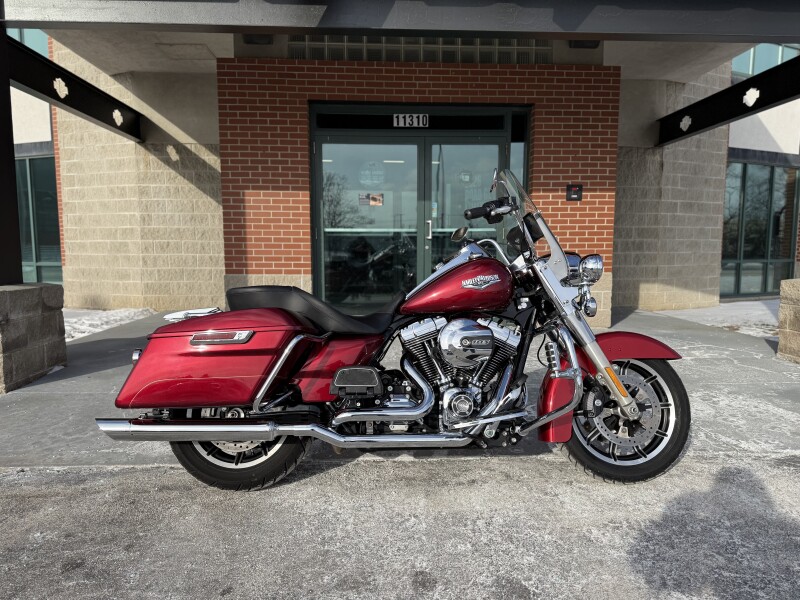 2016 Harley-Davidson® Road King® FLHR Velocity Red Sunglo