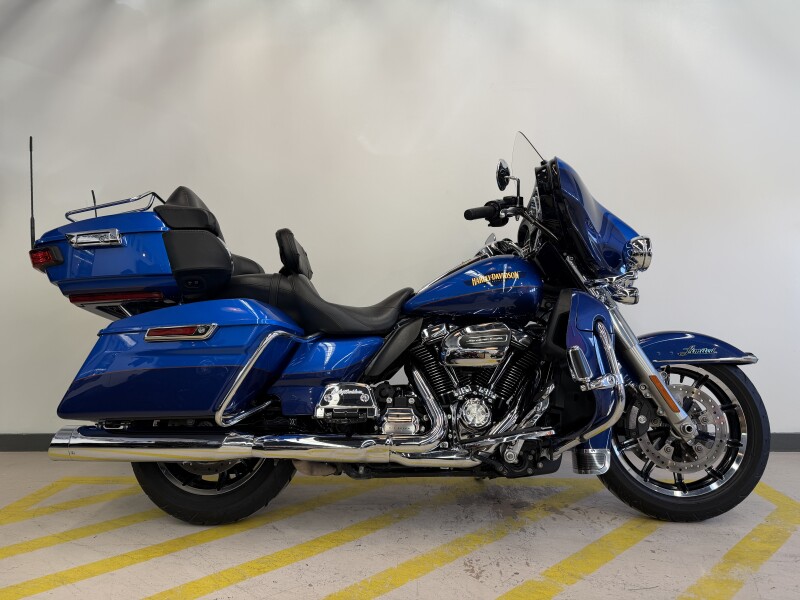 2017 Harley-Davidson® Electra Glide Ultra Limited - Bonneville Blue/Fathom Blue