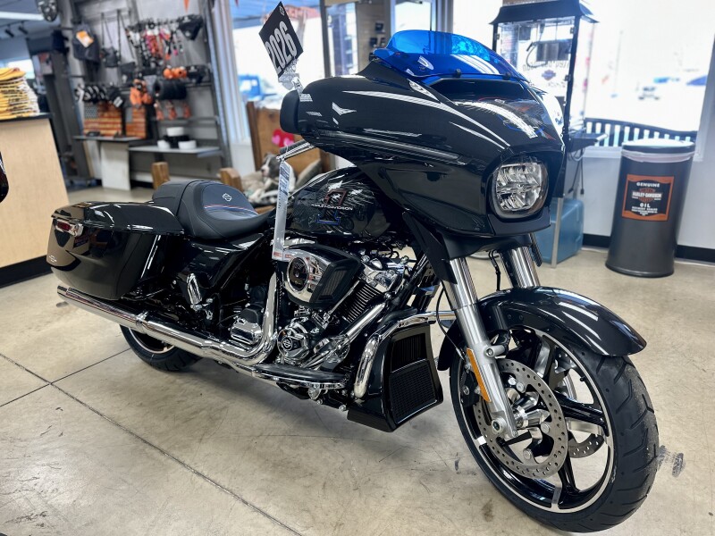 2026 Harley-Davidson® Street Glide® Midnight Ember Chrome Trim
