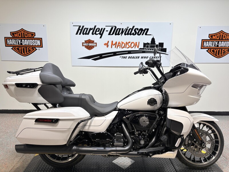 2026 FLTRXL Harley-Davidson® Road Glide Limited White Onyx Pearl Black Trim
