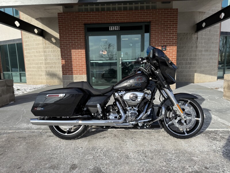 2026 Harley-Davidson® Street Glide® FLHX Midnight Ember Chrome Trim